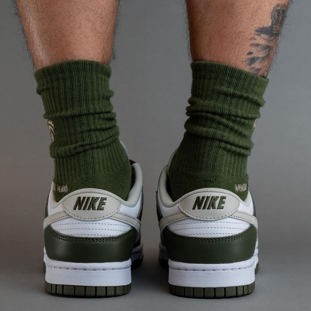 海外 8/26 発売予定！ナイキ ダンク ロー “ホワイト/オリーブ” (NIKE DUNK LOW “White/Olive”) [FN6882-100]