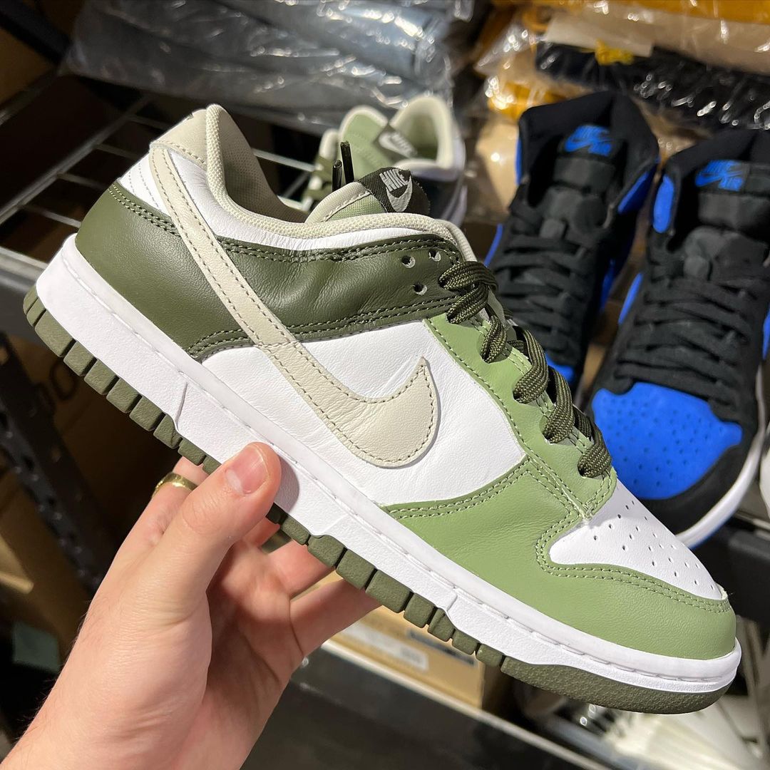 海外 8/26 発売予定！ナイキ ダンク ロー “ホワイト/オリーブ” (NIKE DUNK LOW “White/Olive”) [FN6882-100]