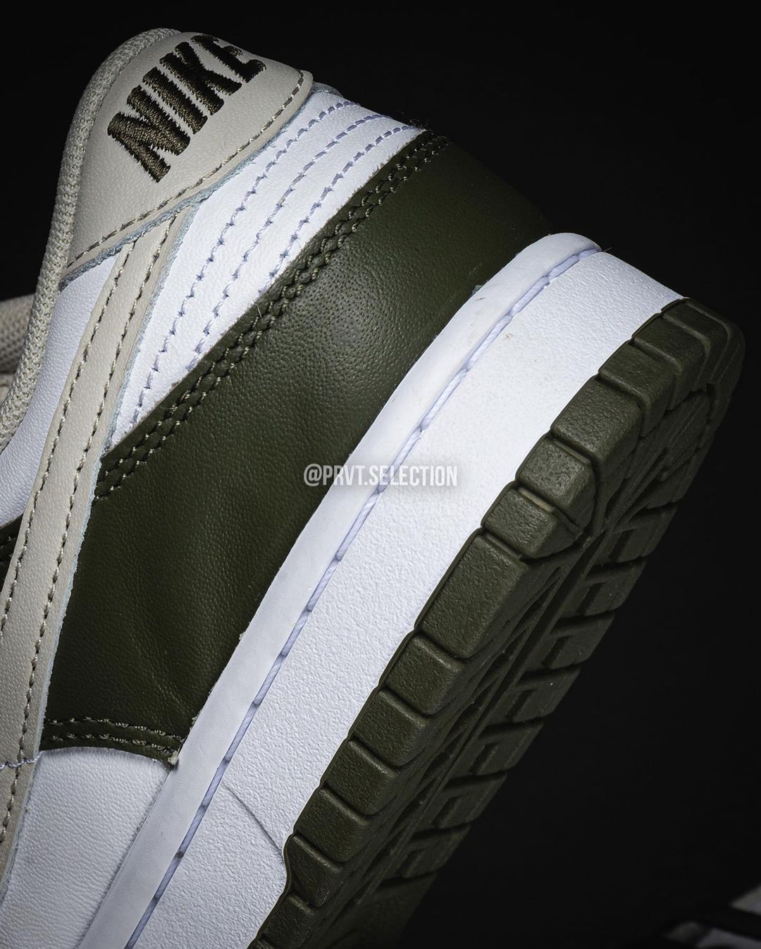 海外 8/26 発売予定！ナイキ ダンク ロー “ホワイト/オリーブ” (NIKE DUNK LOW “White/Olive”) [FN6882-100]