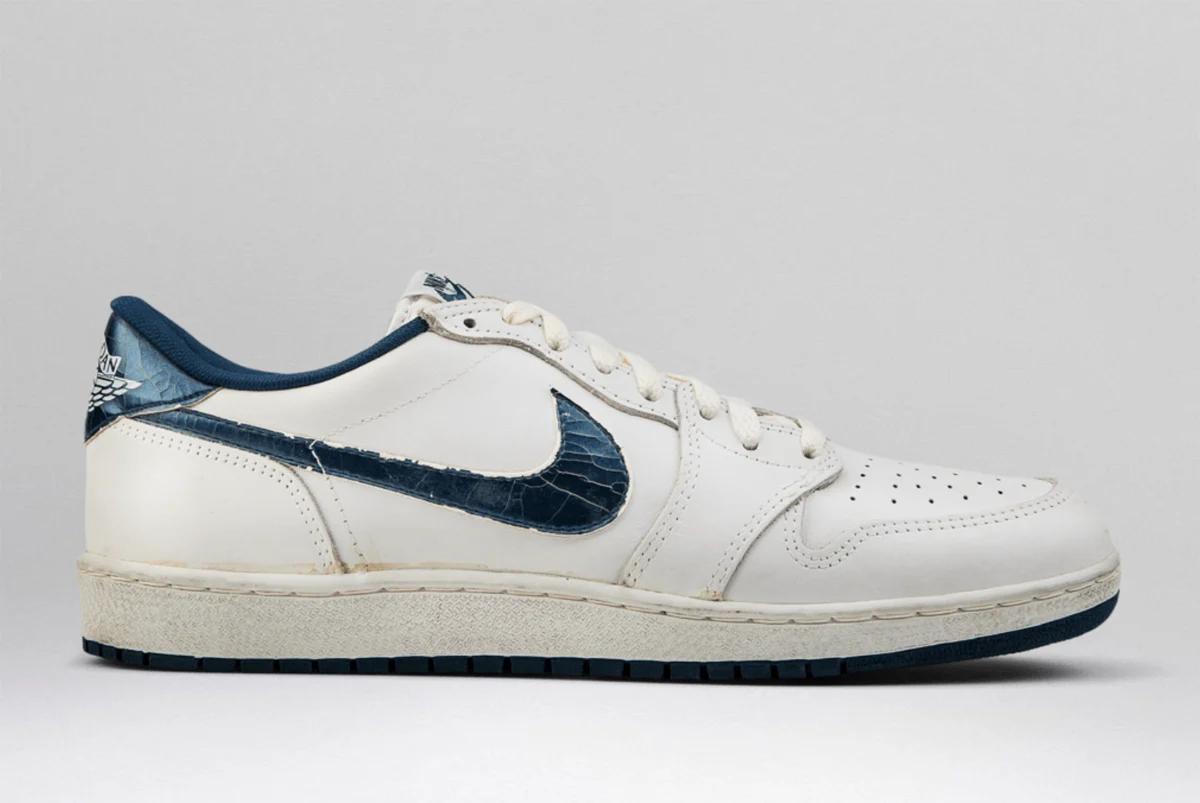 【2024年 7/13 再発売】ナイキ エア ジョーダン 1 ロー 85 “メタリックネイビー” (NIKE AIR JORDAN 1 LOW 85 “Metallic Navy”) [FB9933-141]