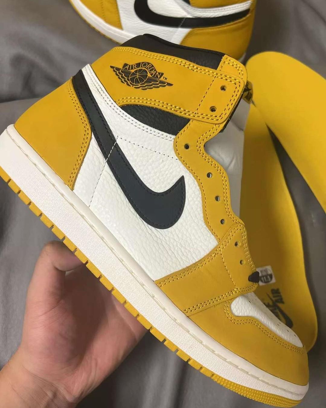 【国内 12/27 発売】ナイキ エア ジョーダン 1 ハイ OG “イエローオークル/ブラック” (NIKE AIR JORDAN 1 HIGH OG “Yellow Ochre/Black”) [DZ5485-701]