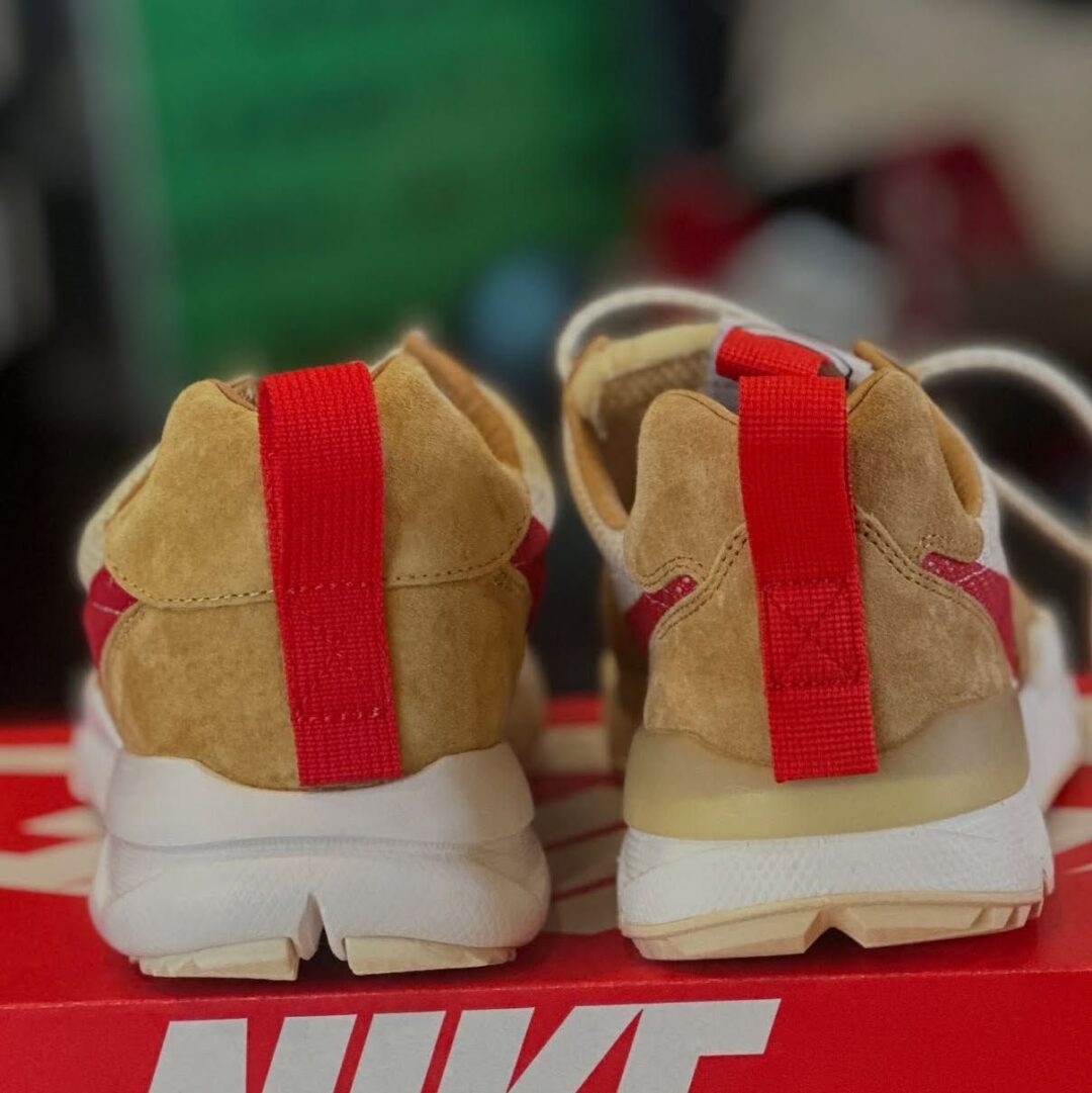 【2025年 9月 発売予定】TOM SACHS NIKE MARS YARD 3.0 “Natural/Sport Red” (ム・サックス × ナイキ マーズ ヤード 3.0 “ナチュラル/スポーツレッド”) [DA6676-100/IF2885-100]