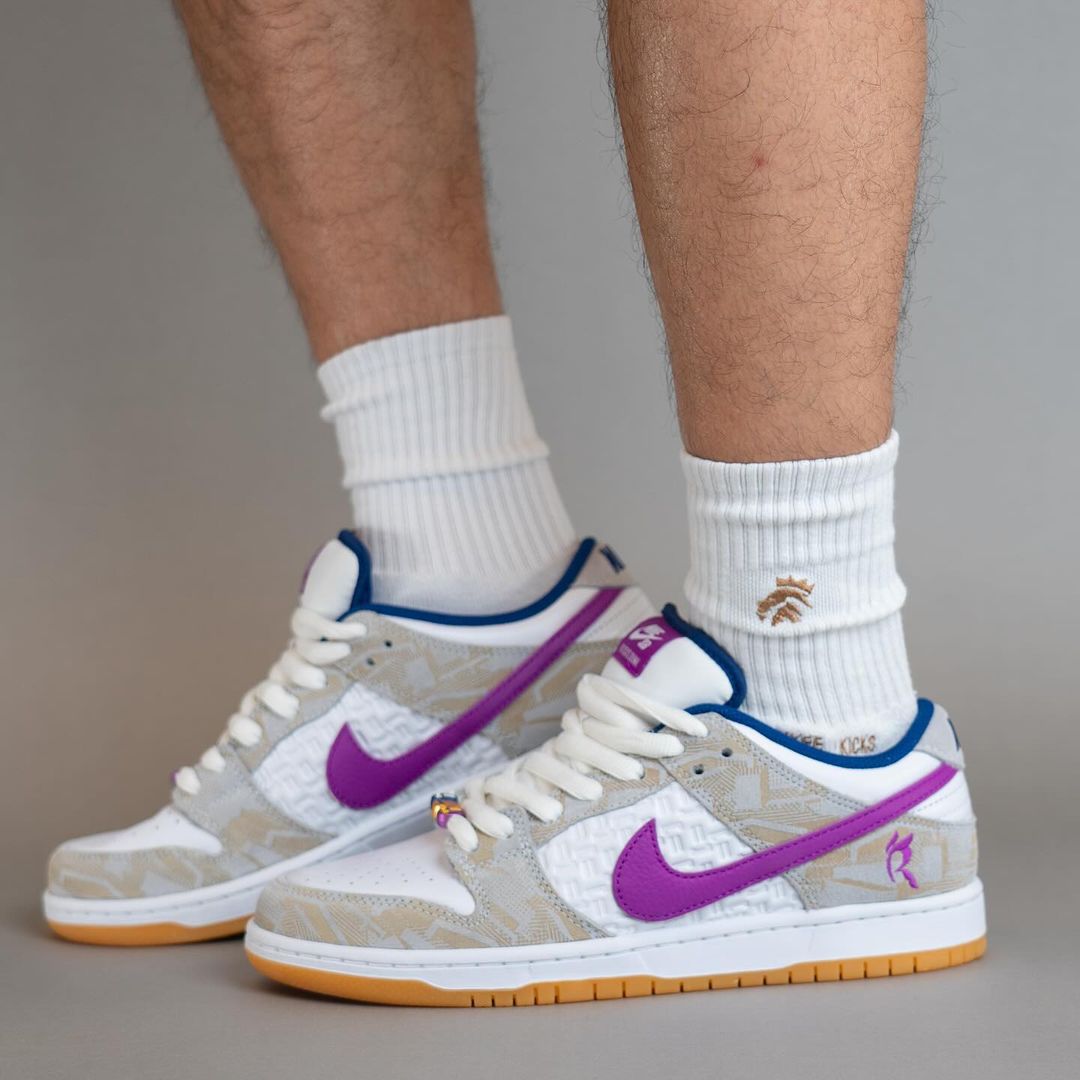 【2024年 3/17、3/19 発売】ライッサ レアウ × ナイキ SB ダンク ロー (Rayssa Leal NIKE SB DUNK LOW) [FZ5251-001]