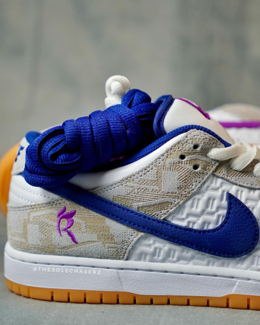 【2024年 3/17、3/19 発売】ライッサ レアウ × ナイキ SB ダンク ロー (Rayssa Leal NIKE SB DUNK LOW) [FZ5251-001]