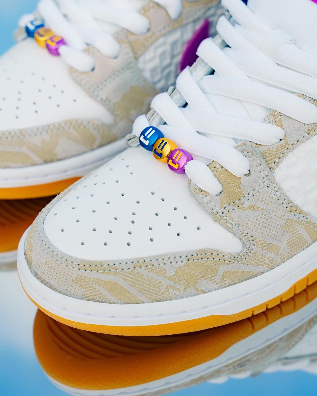 【2024年 3/17、3/19 発売】ライッサ レアウ × ナイキ SB ダンク ロー (Rayssa Leal NIKE SB DUNK LOW) [FZ5251-001]