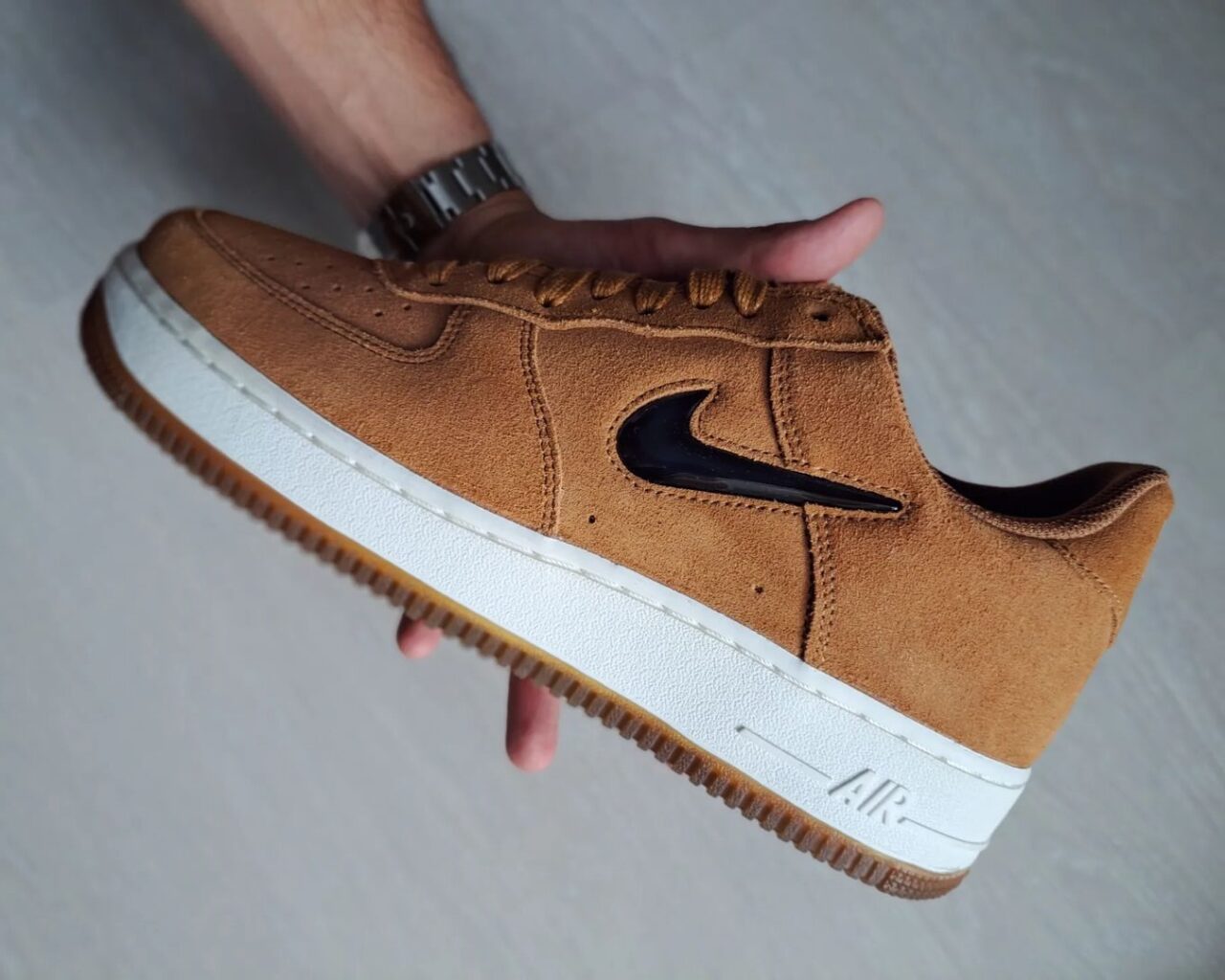 【サンプル】ナイキ エア フォース 1 ロー レトロ “カラー オブ ザ マンス/エールブラウン” (NIKE AIR FORCE 1 LOW RETRO “Color of the Month/Ale Brown”) [DV0785-200]