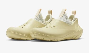 海外発売！NIKE JORDAN SYSTEM.23 CLOG “Team Gold/White” (ナイキ ジョーダン システム23 クロッグ “チームゴールド/ホワイト”) [DN4890-700]