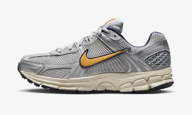 【国内 8/10 発売予定】ナイキ ズーム ボメロ 5 “ピュアプラチナム/レーザーオレンジ” (NIKE ZOOM VOMERO 5 “Pure Platinum/Laser Orange”) [FJ4151-001]