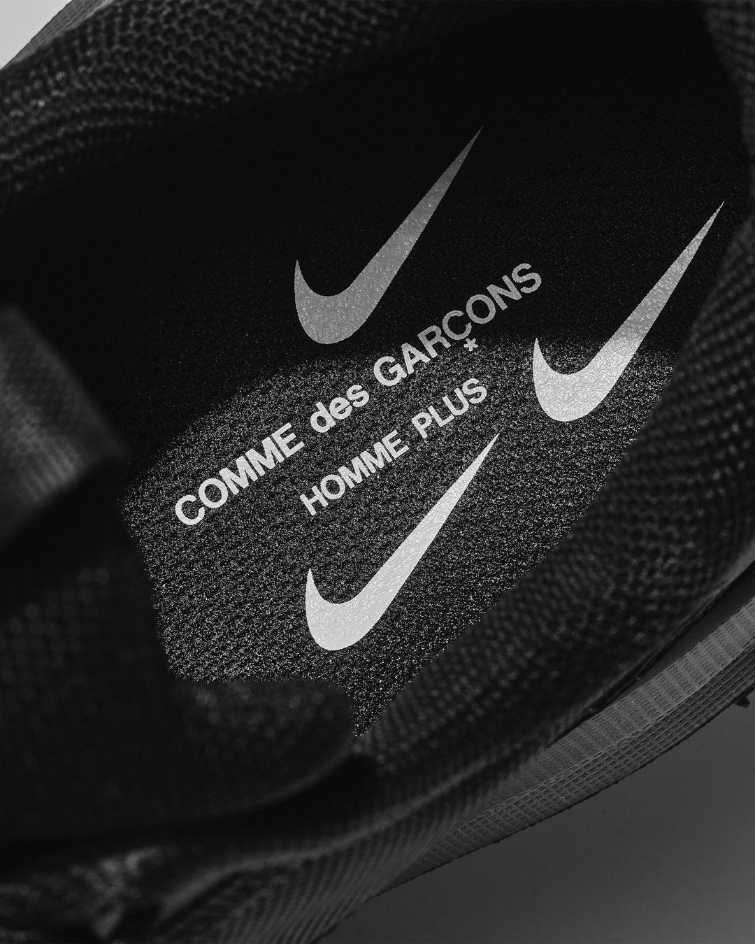 【2024年 3/22 発売】COMME des GARCONS HOMME PLUS × NIKE ACG All Conditions Gear MOUNTAIN FLY 2 LOW (コム デ ギャルソン・オム プリュス ナイキ ACG マウンテン フライ ロー) [FZ3311-001/FZ3311-100/FZ3311-101]