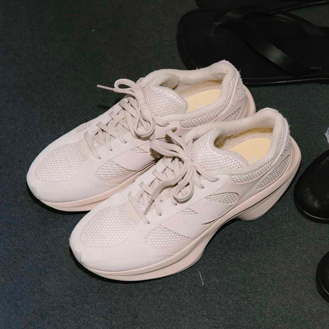 【2024年 4/18 発売】AURALEE × New Balance WARPED RUNNER (オーラリー ニューバランス ワープドランナー) [UWRPDAE/UWRPDAL]