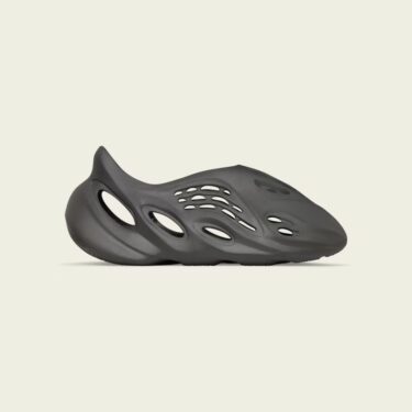 海外 8月 発売予定！adidas YEEZY FOAM RUNNER “Carbon” (アディダス イージー フォーム ランナー “カーボン”) [IG5349]