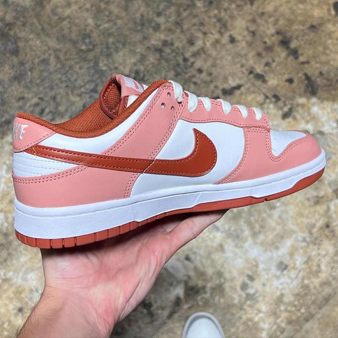 2023年 10月~12月 発売予定！ナイキ ウィメンズ ダンク ロー “レッドスターダスト/ラゲッジオレンジ” (NIKE WMNS DUNK LOW “Red Stardust/Rugged Orange”) [FQ8876-618]