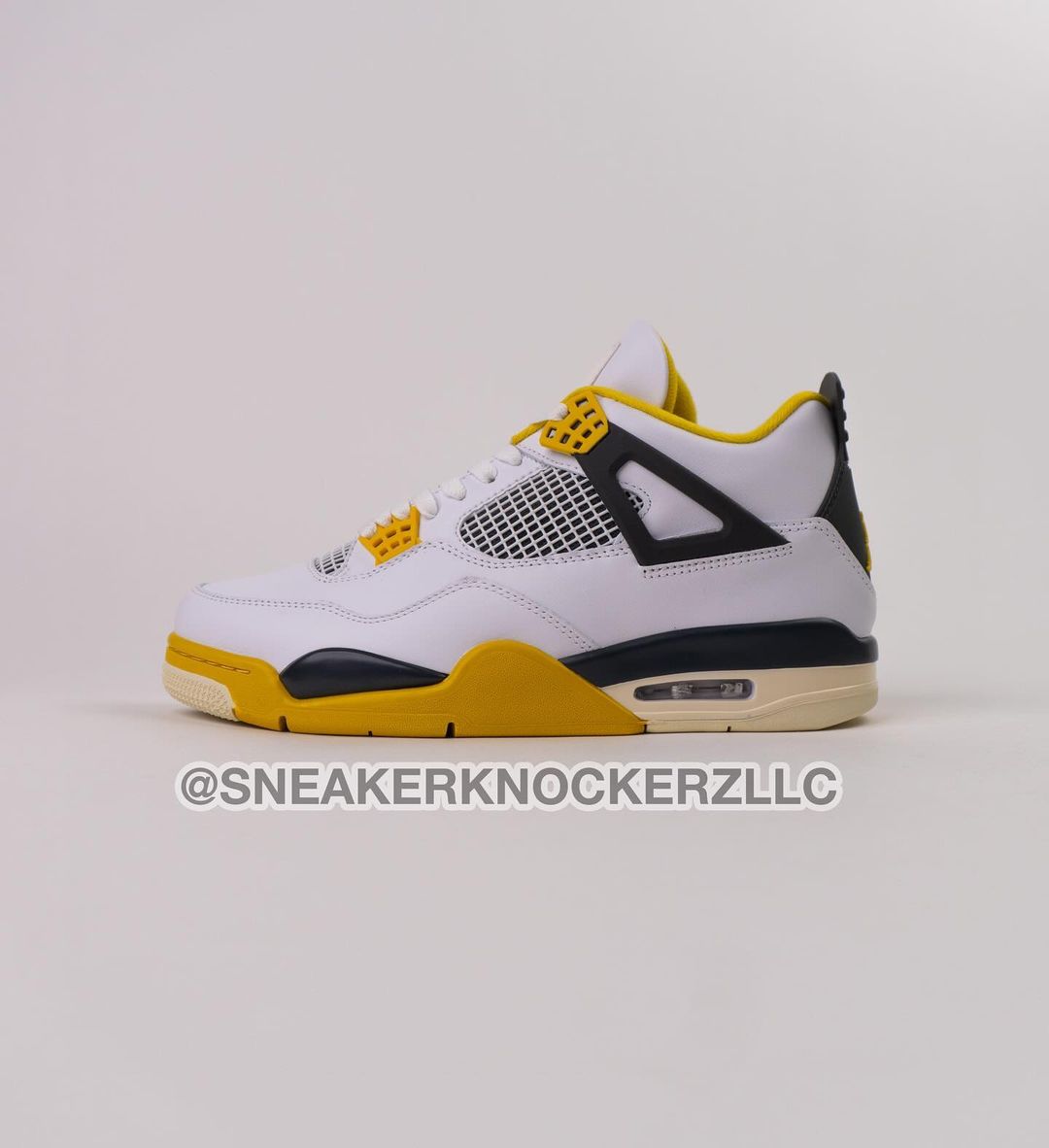 【2024年 4/6 発売】ナイキ ウィメンズ エア ジョーダン 4 レトロ “ビビッドサルファー” (NIKE WMNS AIR JORDAN 4 RETRO “Vivid Sulfur”) [AQ9129-101]