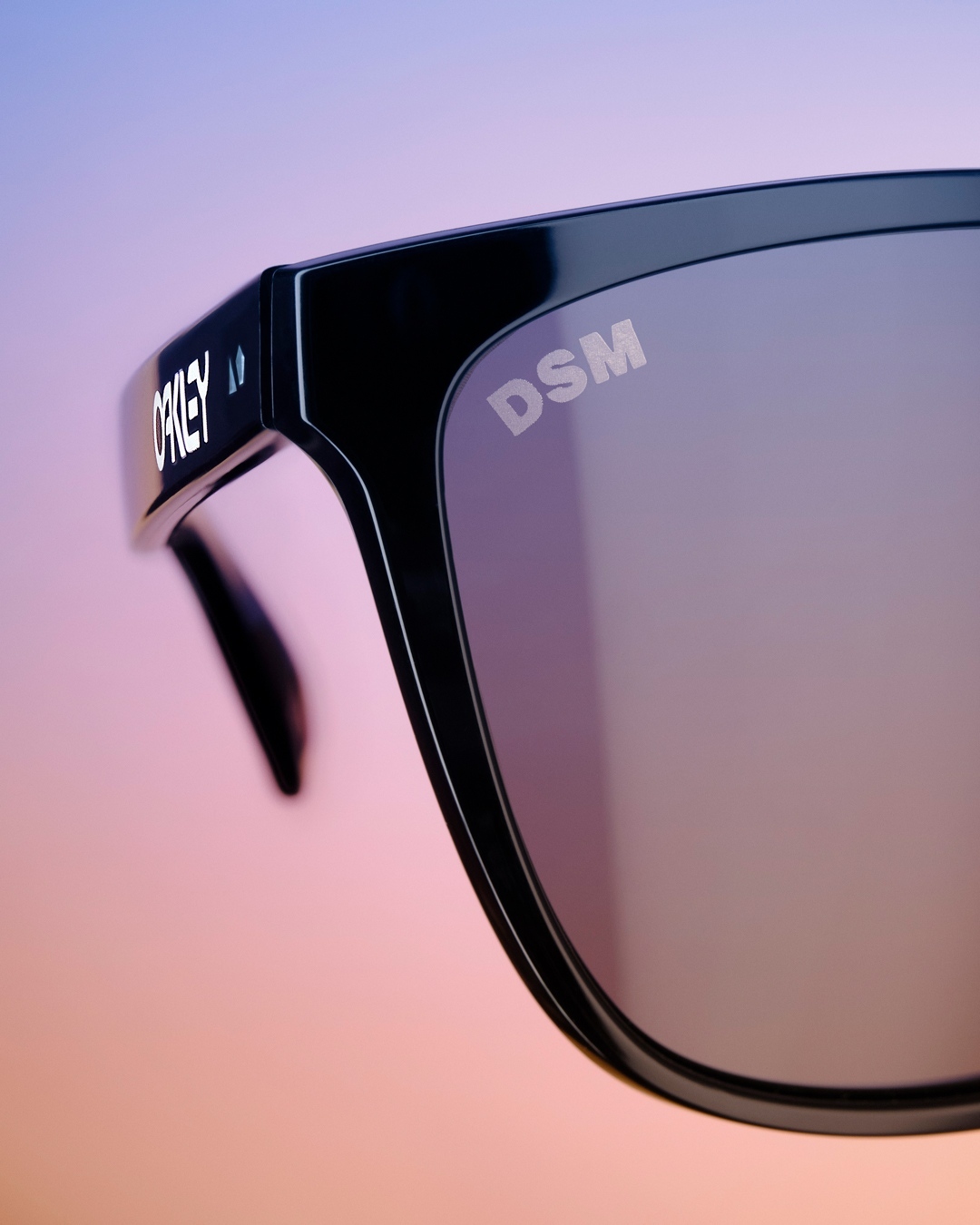 海外 7/6 発売！Oakley x DSM Frogskins (オークリー ドーバーストリートマーケット DOVER STREET MARKET)