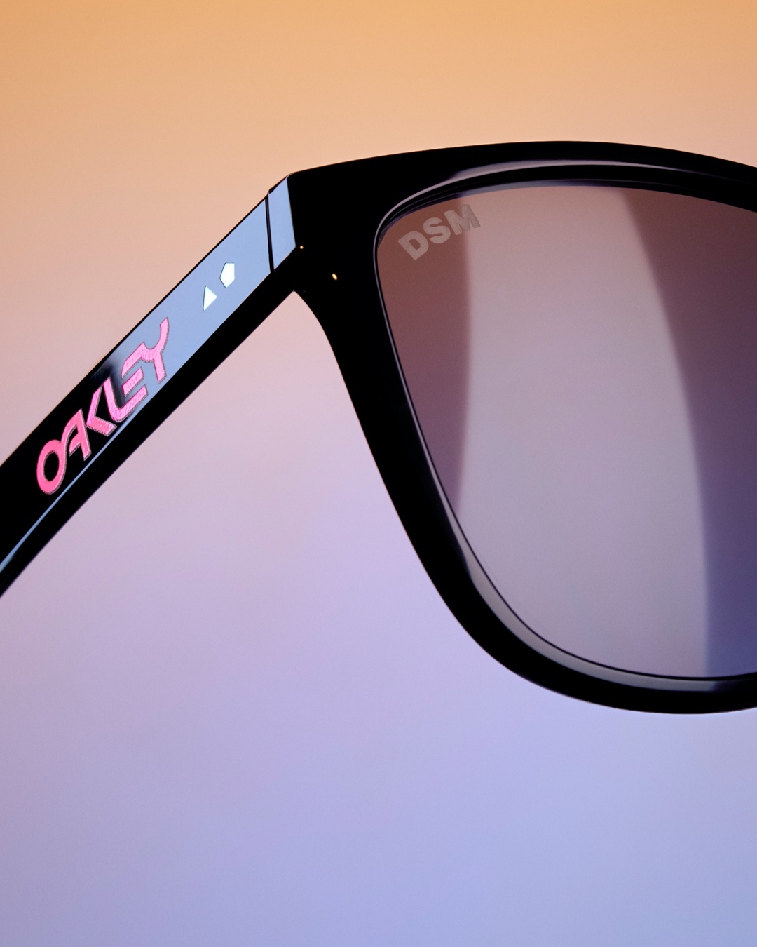 海外 7/6 発売！Oakley x DSM Frogskins (オークリー ドーバーストリートマーケット DOVER STREET MARKET)