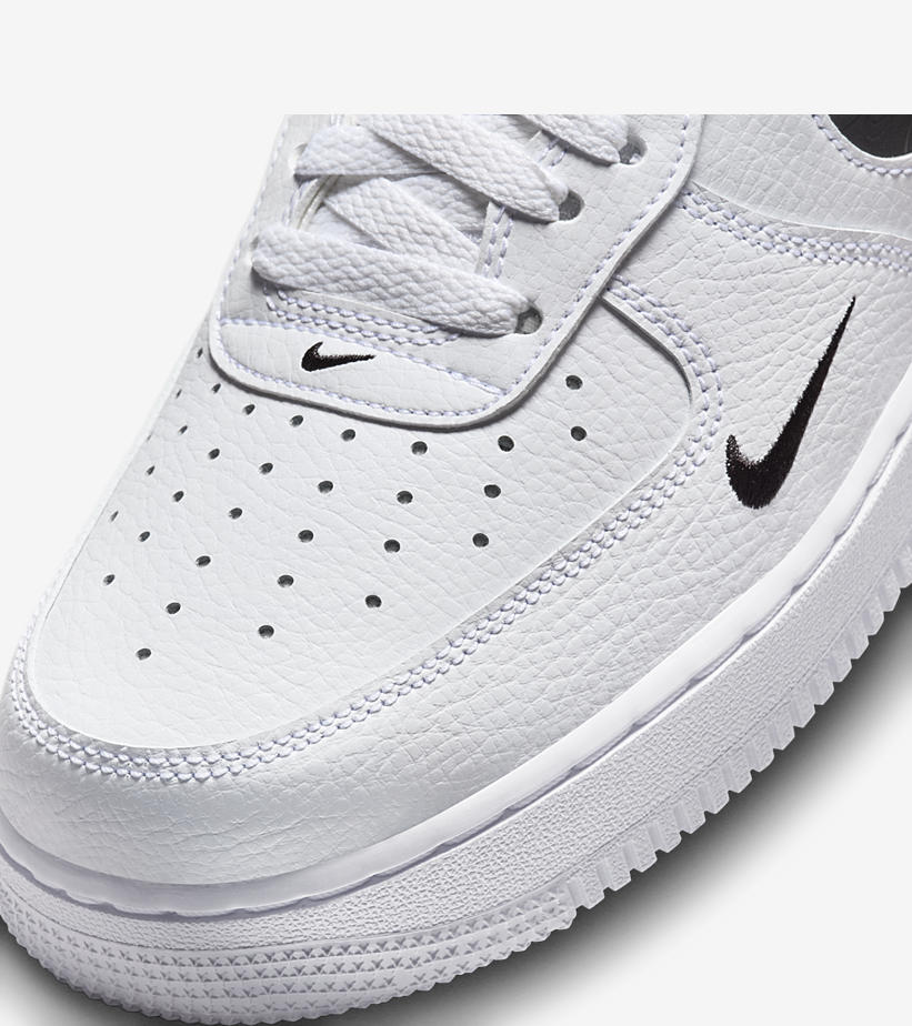 2023年 発売予定！ナイキ エア フォース 1 ロー “スウッシュオンスウッシュ/ホワイト/ブラック” (NIKE AIR FORCE 1 LOW “Swoosh On Swoosh/White/Black”) [FV1320-100]