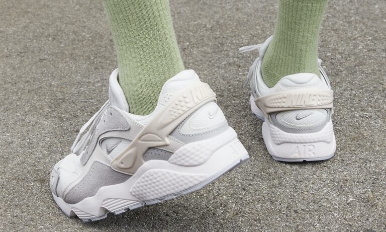 NIKE ナイキAIR HUARACHE  エアハラチ　ホワイト