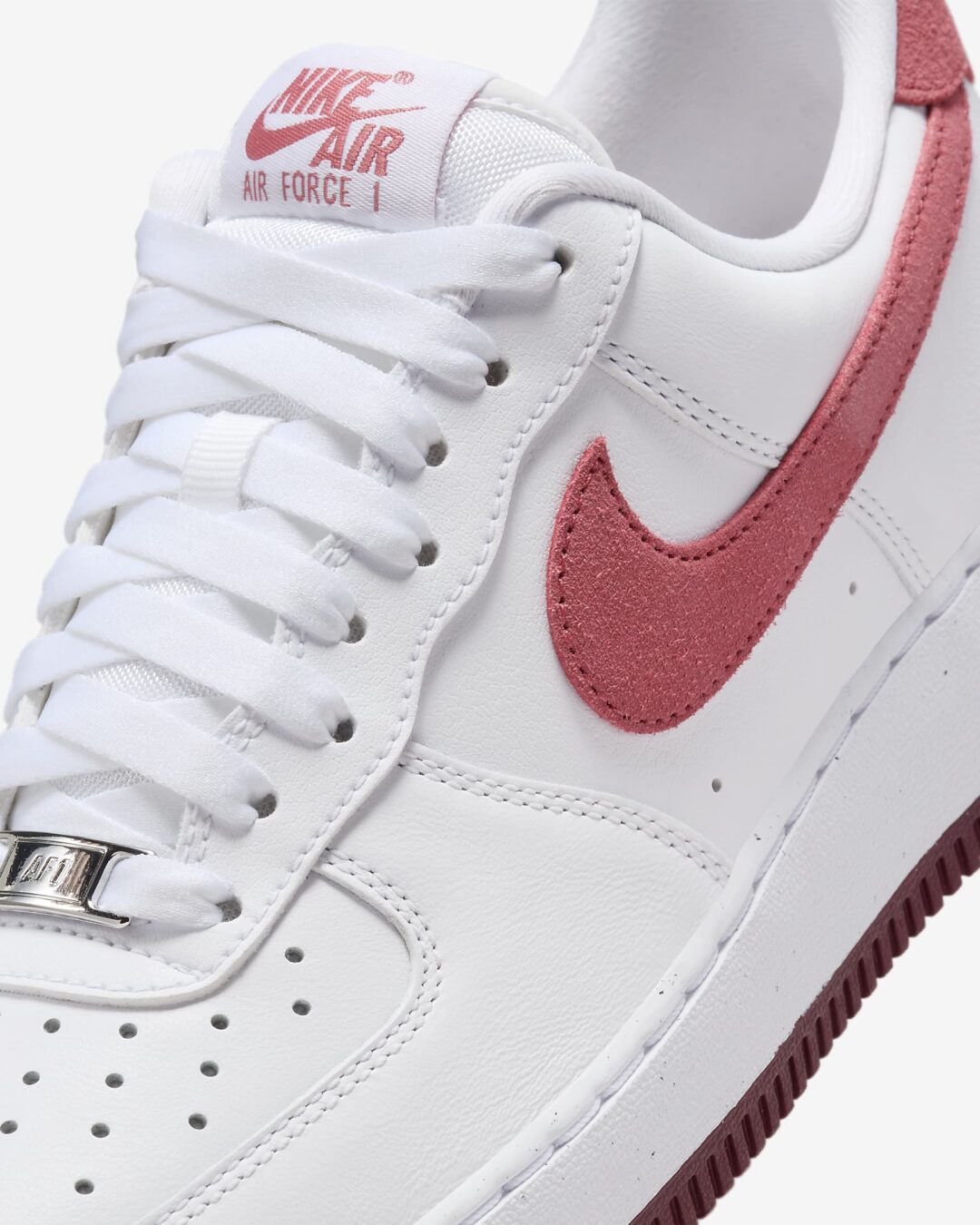 【国内 1/25 発売】ナイキ エア フォース 1 ロー “ホワイト/アドビ/ドラゴンレッド” (NIKE AIR FORCE 1 LOW “White/Adobe/Dragon Red”) [FQ7626-100]