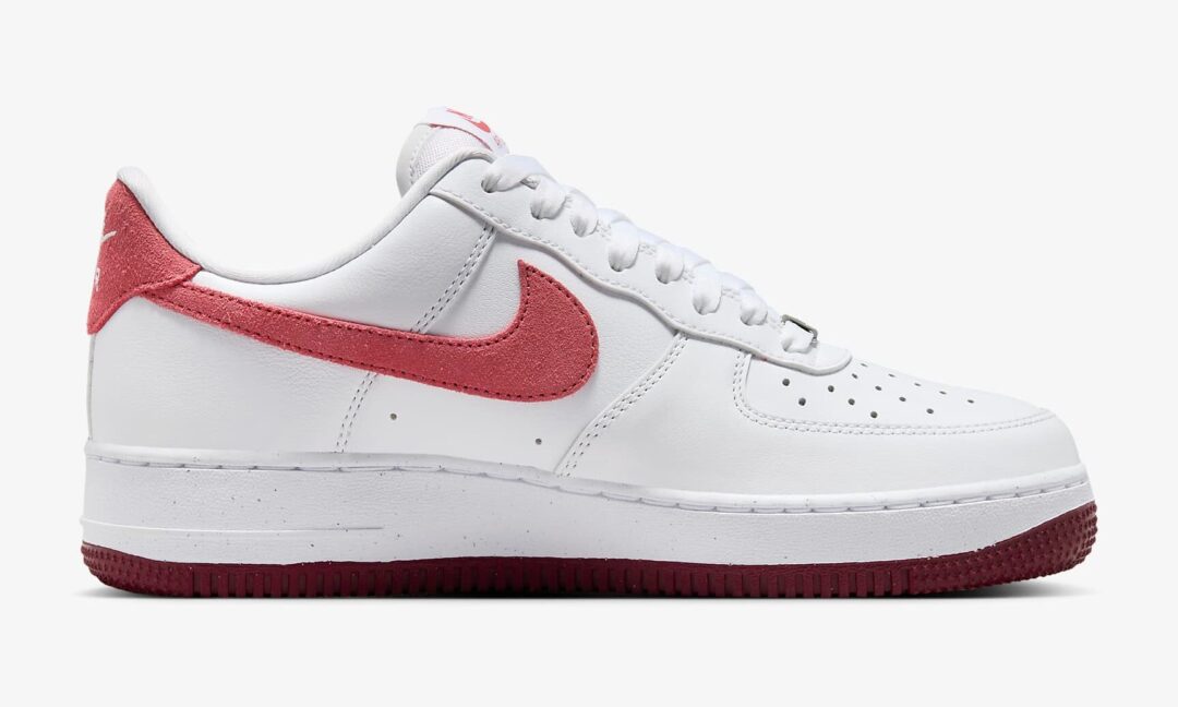 【国内 1/25 発売】ナイキ エア フォース 1 ロー “ホワイト/アドビ/ドラゴンレッド” (NIKE AIR FORCE 1 LOW “White/Adobe/Dragon Red”) [FQ7626-100]