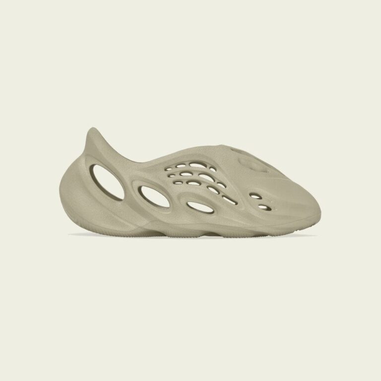 国内 8/14 発売予定】adidas YEEZY FOAM RUNNER “Stone Salt 国内 8/14 発売予定】adidas YEEZY FOAM RUNNER “Stone Salt