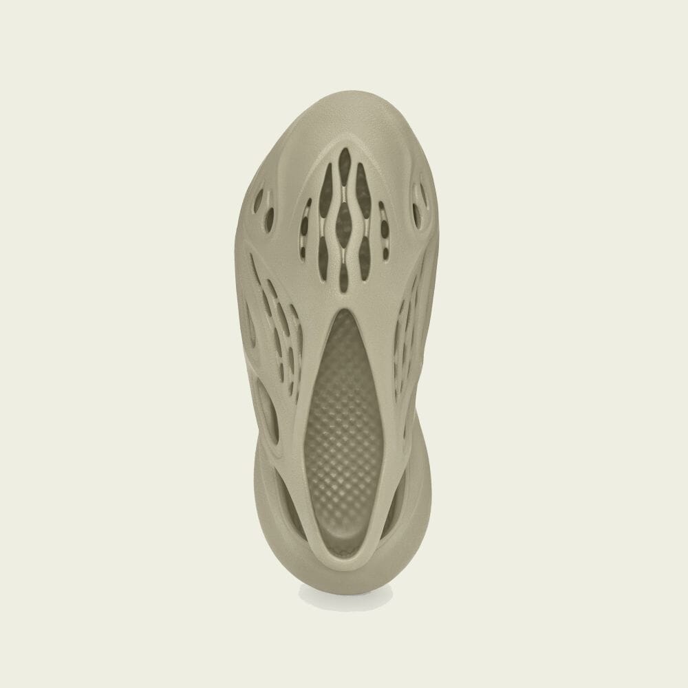 国内 8/14 発売予定】adidas YEEZY FOAM RUNNER “Stone Salt 国内 8/14 発売予定】adidas YEEZY FOAM RUNNER “Stone Salt