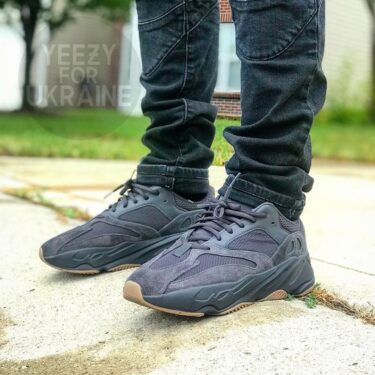 【2023年 8/16 リストック】アディダス イージー 700 “ユーティリティブラック” (adidas YEEZY 700 “Utility Black”) [FV5304]