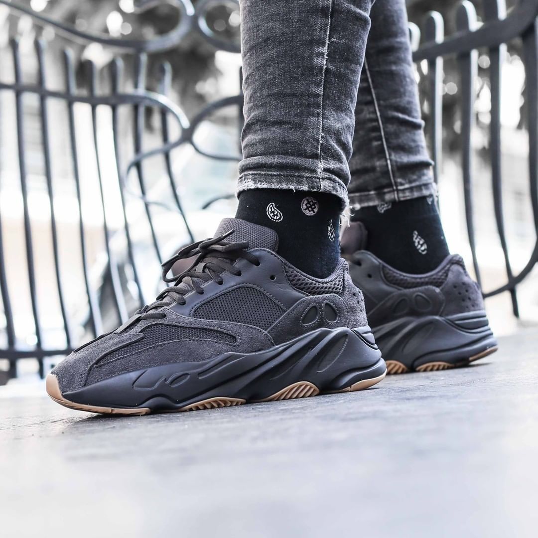 【2023年 8/16 リストック】アディダス イージー 700 “ユーティリティブラック” (adidas YEEZY 700 “Utility Black”) [FV5304]