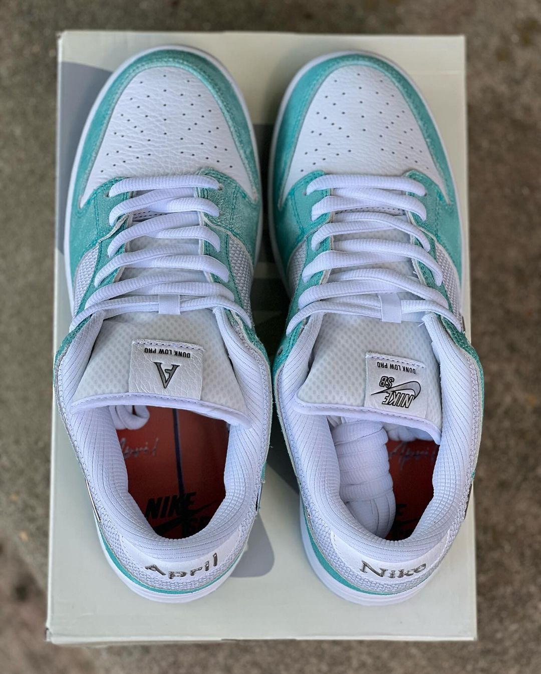 【国内 11/25、11/27 発売】April Skateboards x NIKE SB DUNK LOW “Turbo Green/Metallic Silver” (エイプリル スケートボード ナイキ SB ダンク ロー “ターボグリーン/メタリックシルバー”) [FQ8202-300/FQ8203-300/FD2562-400]