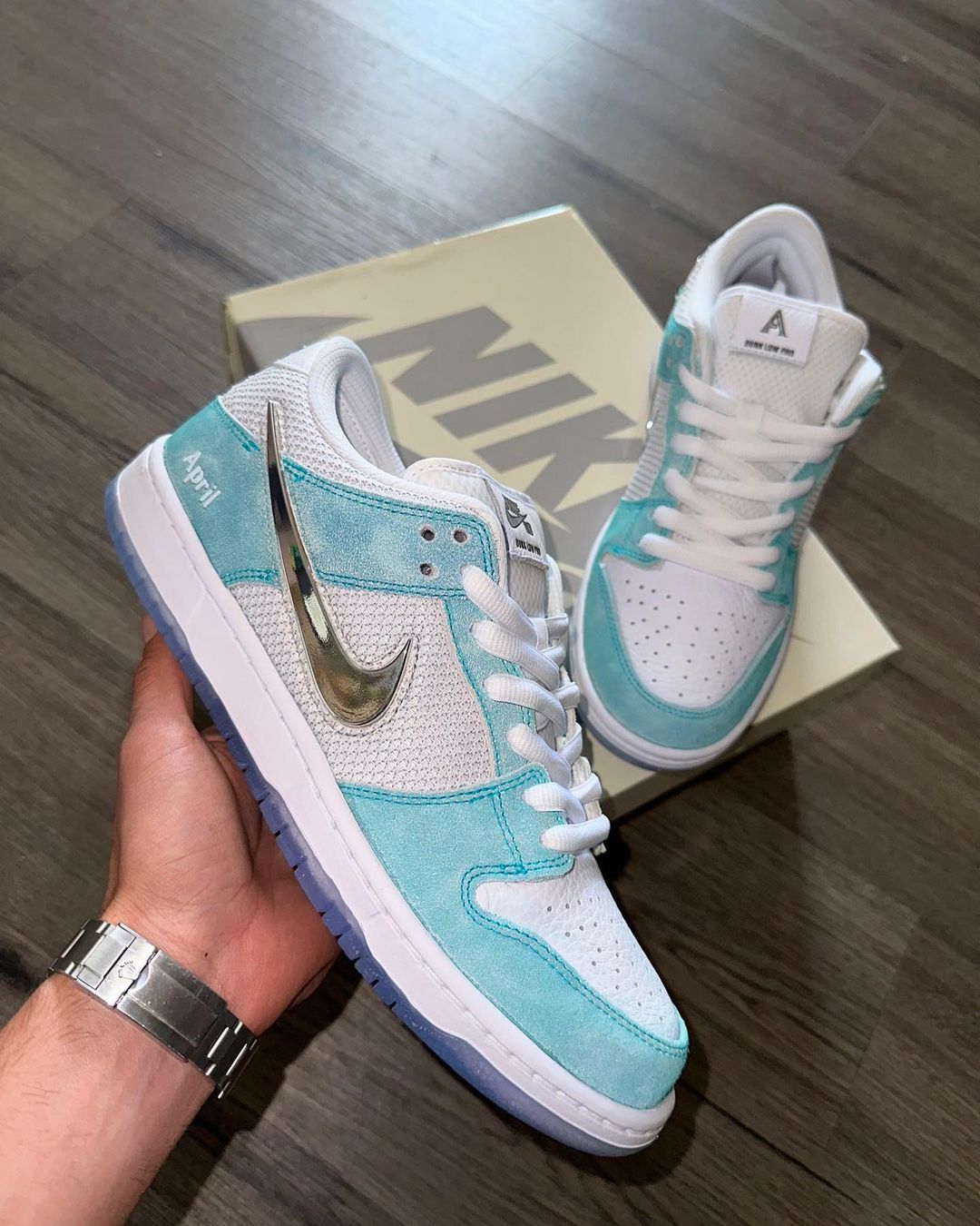 【国内 11/25、11/27 発売】April Skateboards x NIKE SB DUNK LOW “Turbo Green/Metallic Silver” (エイプリル スケートボード ナイキ SB ダンク ロー “ターボグリーン/メタリックシルバー”) [FQ8202-300/FQ8203-300/FD2562-400]