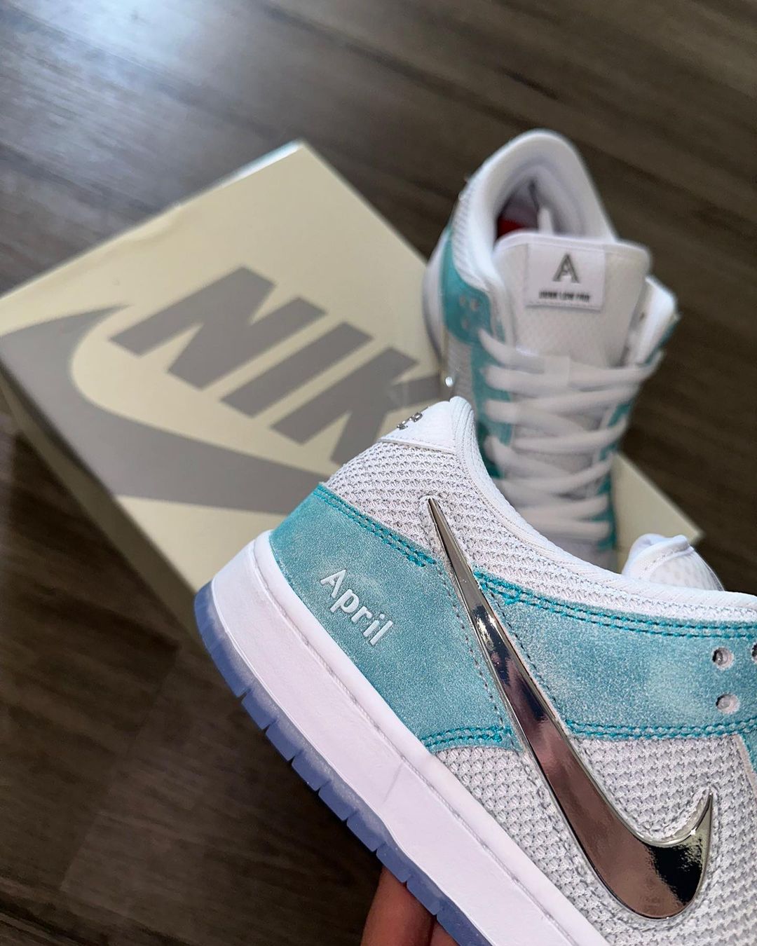 【国内 11/25、11/27 発売】April Skateboards x NIKE SB DUNK LOW “Turbo Green/Metallic Silver” (エイプリル スケートボード ナイキ SB ダンク ロー “ターボグリーン/メタリックシルバー”) [FQ8202-300/FQ8203-300/FD2562-400]