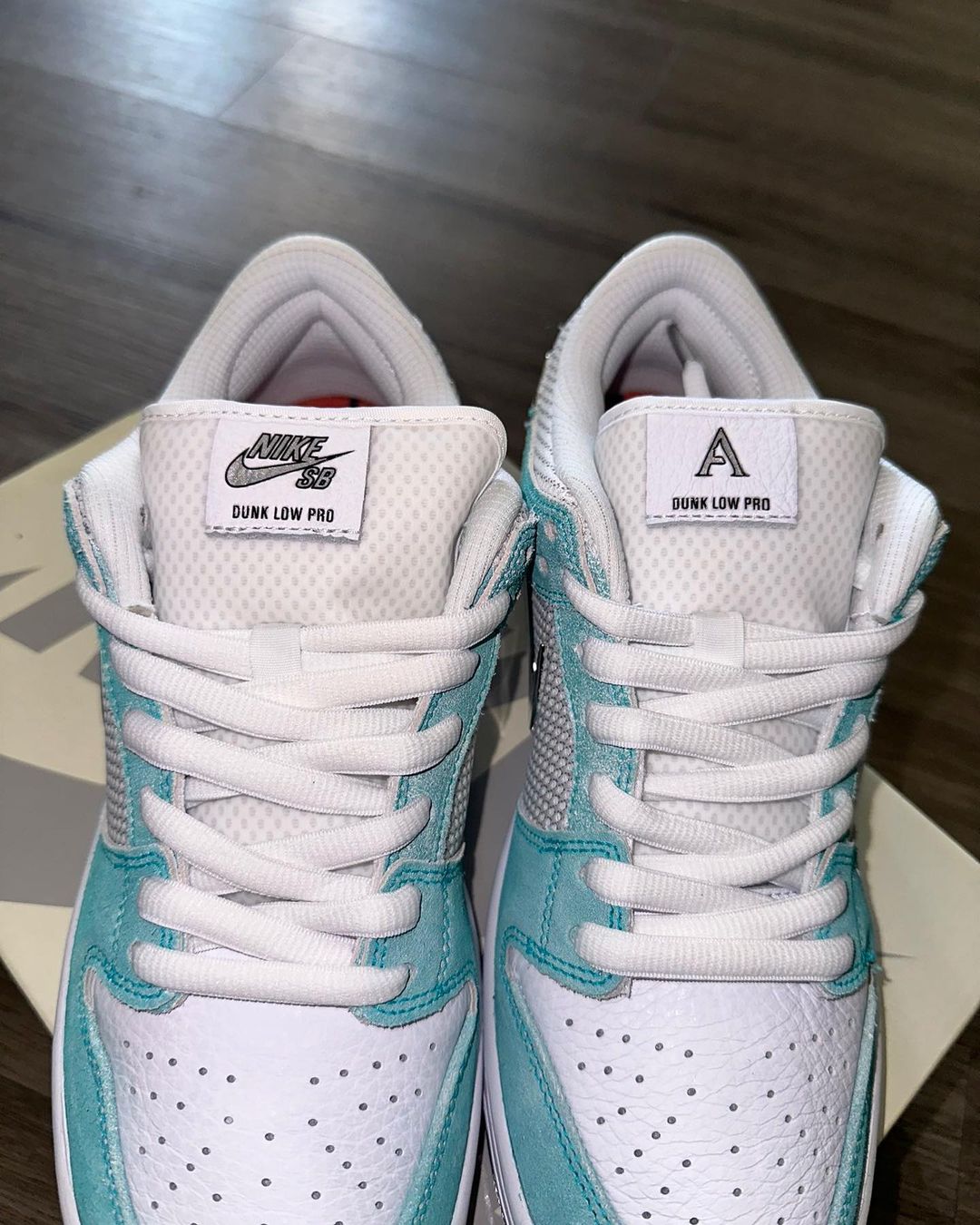 【国内 11/25、11/27 発売】April Skateboards x NIKE SB DUNK LOW “Turbo Green/Metallic Silver” (エイプリル スケートボード ナイキ SB ダンク ロー “ターボグリーン/メタリックシルバー”) [FQ8202-300/FQ8203-300/FD2562-400]