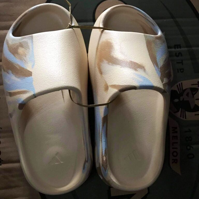 adidas YEEZY Slide 最安値‼️週末セール開始しました adidas YEEZY Slide 最安値‼️週末セール開始しました - メルカリ