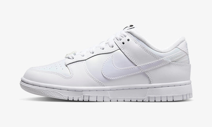 【国内 10/17、10/23 発売予定】ナイキ ダンク ロー SE “ジャストドゥイット/イリディセント/ホワイト” (NIKE DUNK LOW SE “Just Do It/Iridescent/White”) [FD8683-100]