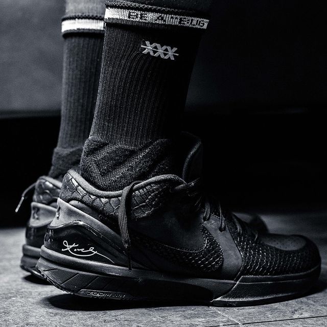 【国内 12/27 発売】ナイキ ナイキ コービー 4 プロトロ “ブラック/ユニバーシティゴールド” (NIKE KOBE 4 PROTRO “Black/University Gold”) [FQ3544-001]