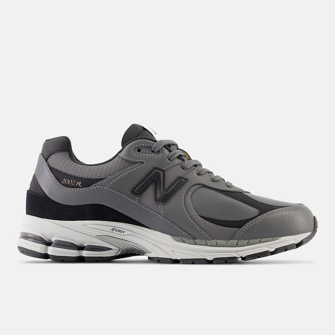 海外発売！New Balance M2002 RVG “Grey Leather” (ニューバランス)