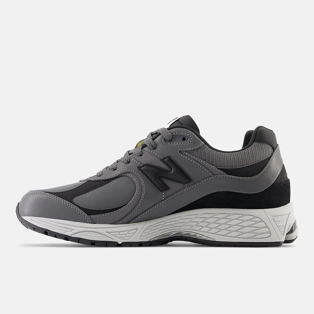 海外発売！New Balance M2002 RVG “Grey Leather” (ニューバランス)