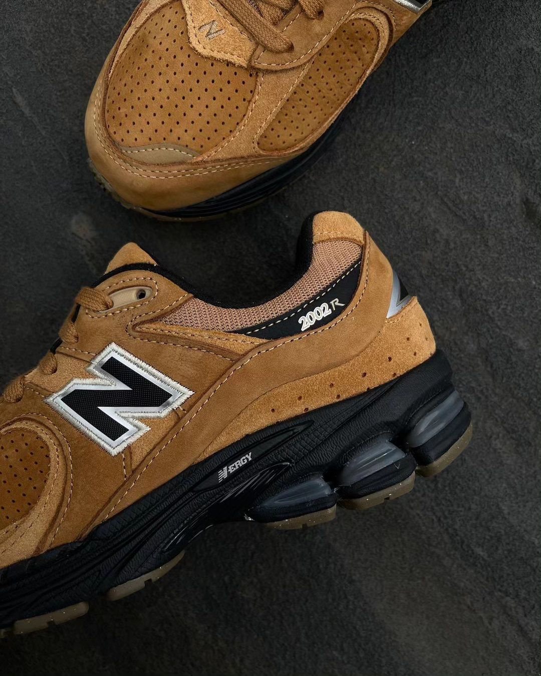 【発売予定】New Balance M2002 REI “Tobacco” (ニューバランス)