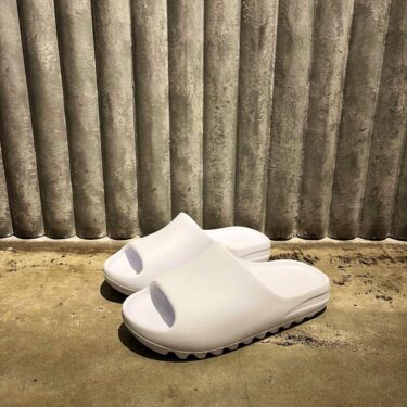 2023年 発売予定！adidas Originals YEEZY SLIDE “White Salt” (アディダス オリジナルス イージー スライド)