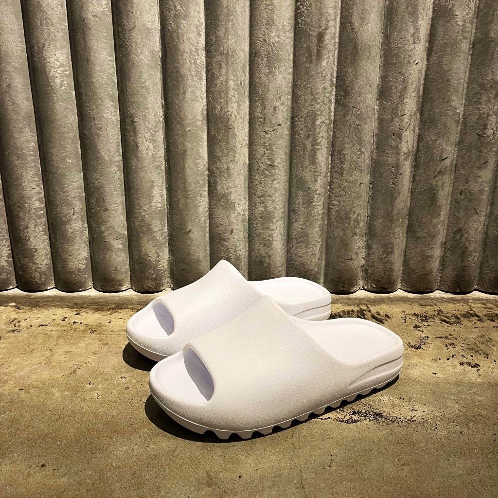 年 発売予定！adidas Originals YEEZY SLIDE “White Salt