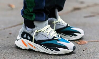 【国内 2023年 8/16 リストック】アディダス イージー 700 "ウェーブ ランナー" (adidas YEEZY 700 "WAVE RUNNER") [B75571]