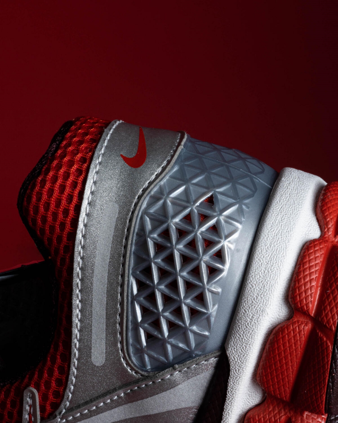 【国内 9/2 発売予定】ナイキ ウィメンズ ズーム ボメロ 5 “ミスティックレッド/プラチナム” (NIKE WMNS ZOOM VOMERO 5 “Mystic Red/Platinum”) [FN7778-600]