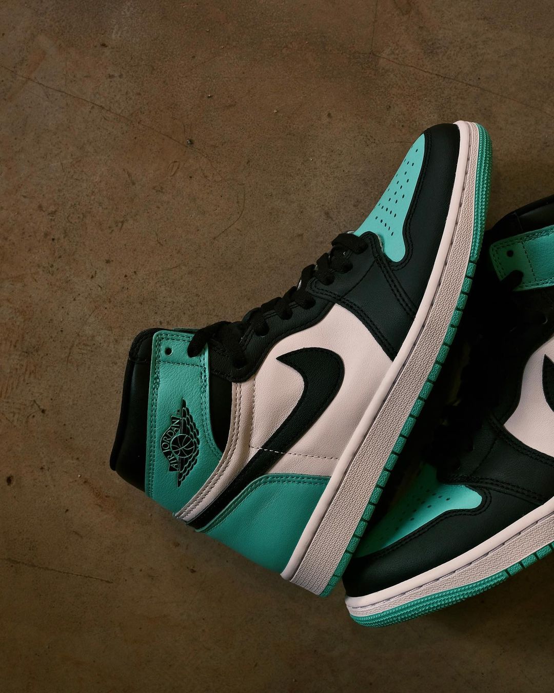 【2024年 4/27 発売】ナイキ エア ジョーダン 1 レトロ ハイ OG “グリーングロー” (NIKE AIR JORDAN 1 RETRO HIGH OG “Green Glow”) [DZ5485-130]