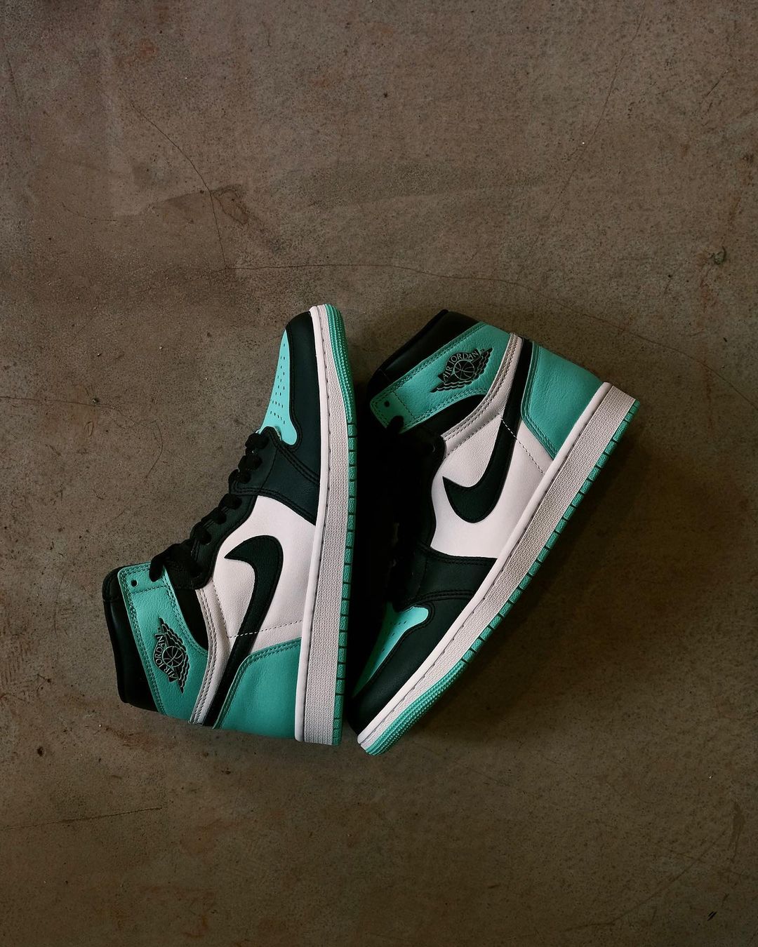 【2024年 4/27 発売】ナイキ エア ジョーダン 1 レトロ ハイ OG “グリーングロー” (NIKE AIR JORDAN 1 RETRO HIGH OG “Green Glow”) [DZ5485-130]