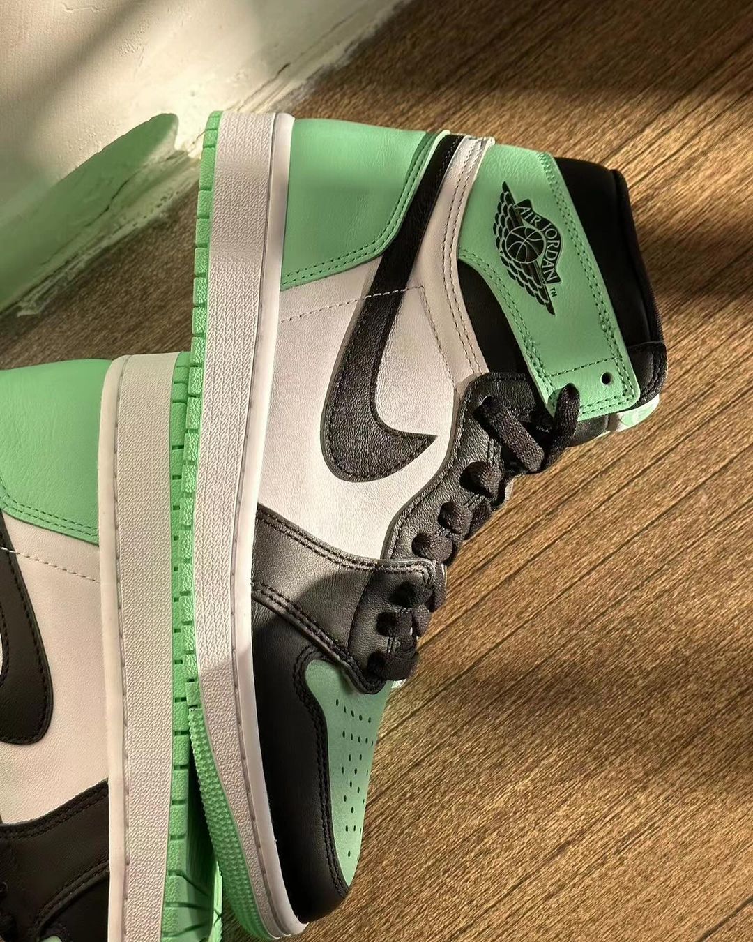 【2024年 4/27 発売】ナイキ エア ジョーダン 1 レトロ ハイ OG “グリーングロー” (NIKE AIR JORDAN 1 RETRO HIGH OG “Green Glow”) [DZ5485-130]