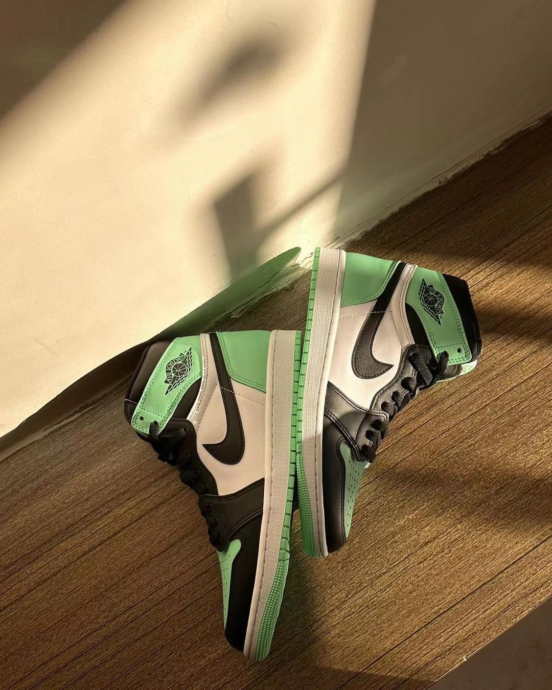 【2024年 4/27 発売】ナイキ エア ジョーダン 1 レトロ ハイ OG “グリーングロー” (NIKE AIR JORDAN 1 RETRO HIGH OG “Green Glow”) [DZ5485-130]