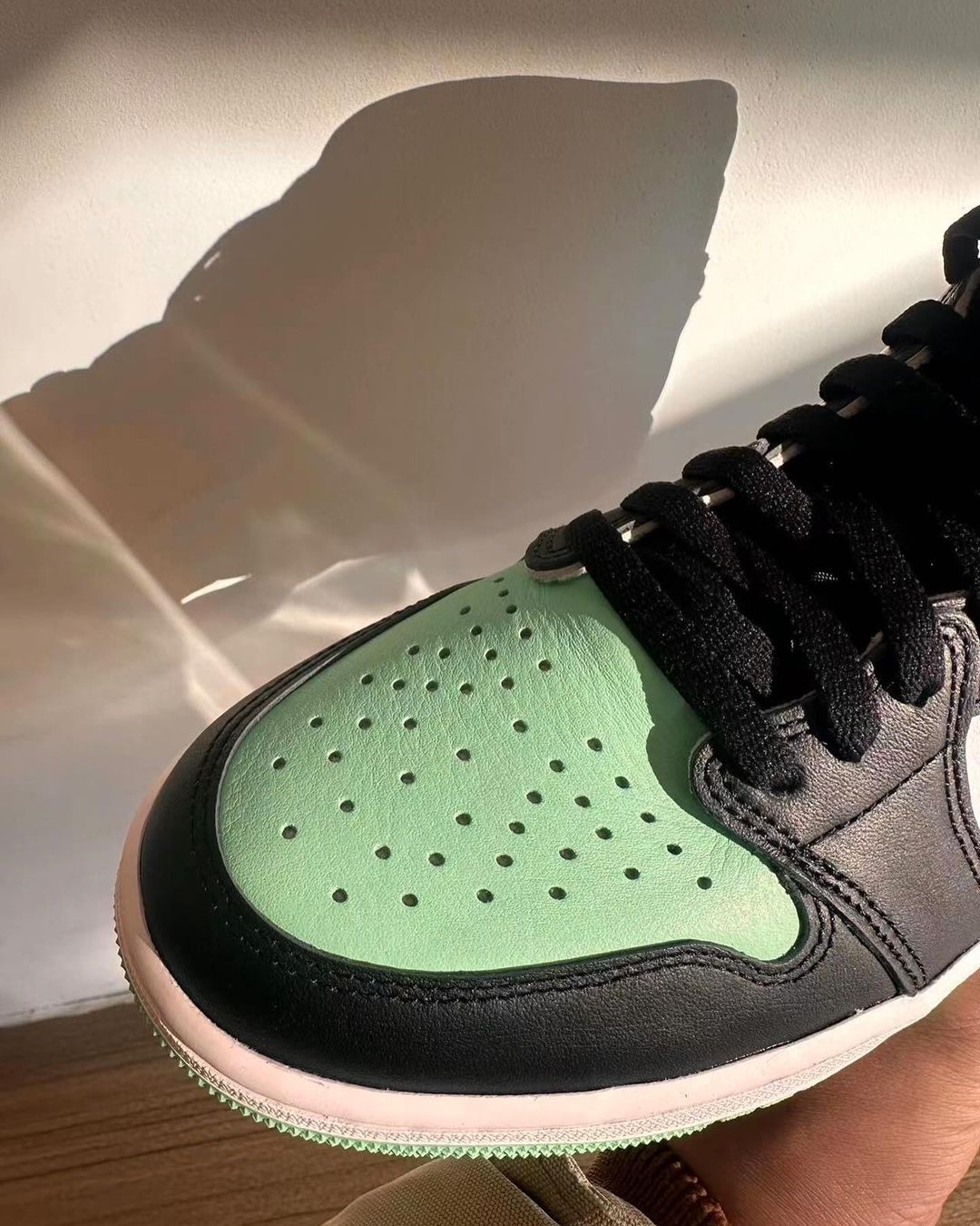 【2024年 4/27 発売】ナイキ エア ジョーダン 1 レトロ ハイ OG “グリーングロー” (NIKE AIR JORDAN 1 RETRO HIGH OG “Green Glow”) [DZ5485-130]