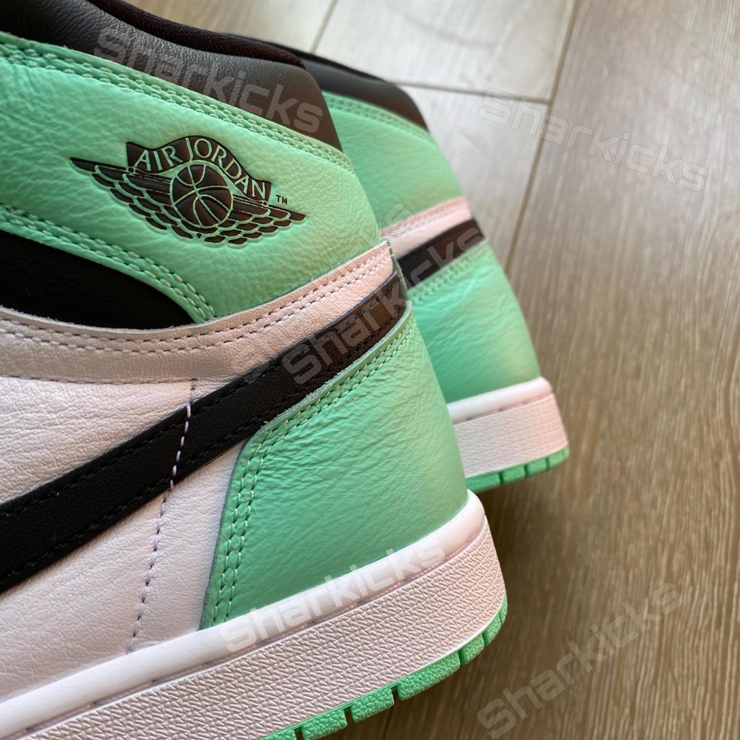 【2024年 4/27 発売】ナイキ エア ジョーダン 1 レトロ ハイ OG “グリーングロー” (NIKE AIR JORDAN 1 RETRO HIGH OG “Green Glow”) [DZ5485-130]