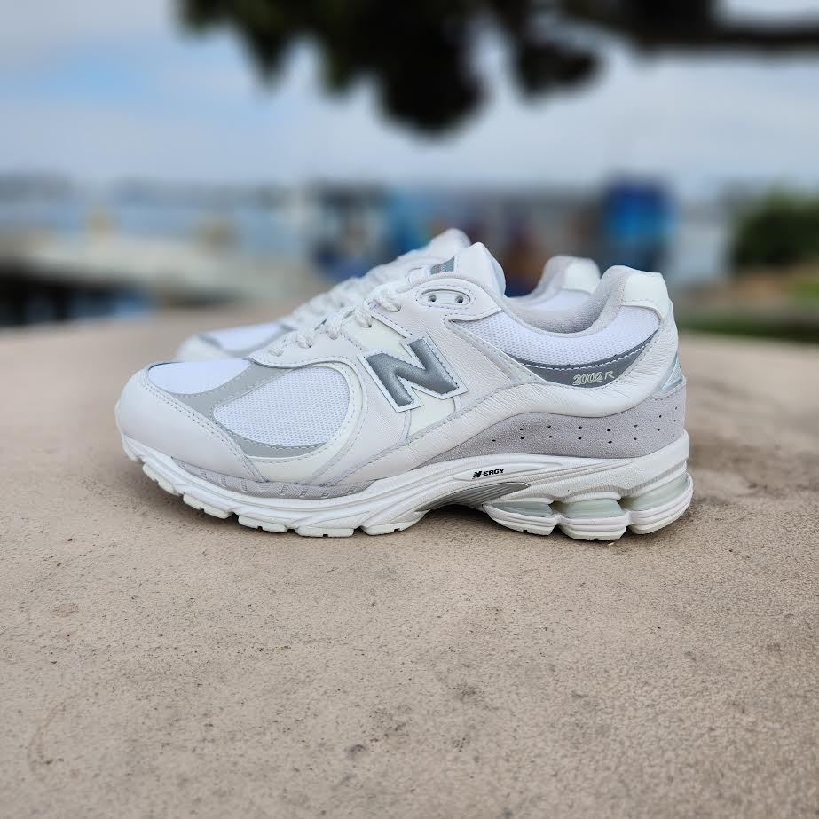 国内 10/27 発売】GORE-TEX × New Balance M2002 RXM “Light Grey