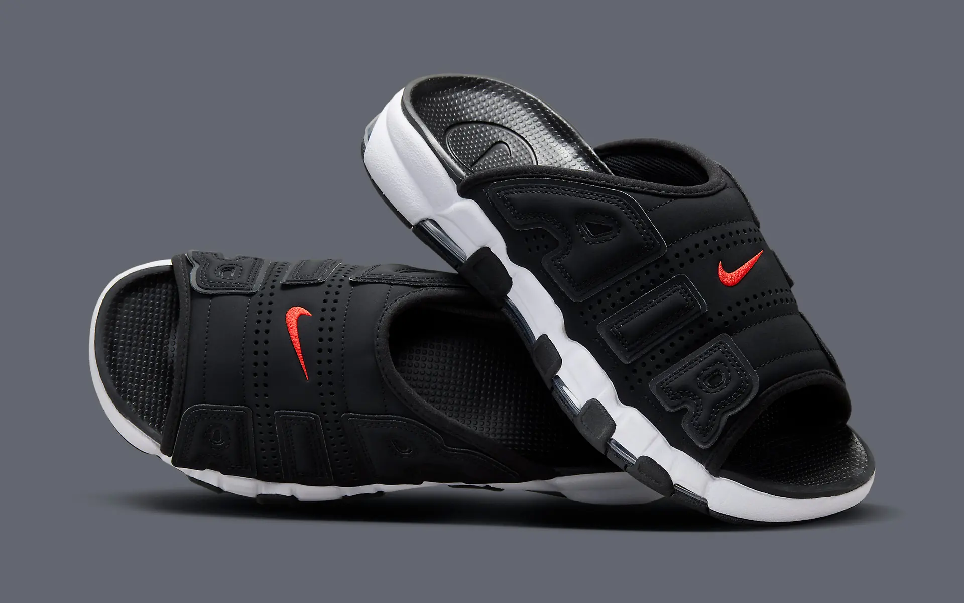 【2024年 2/5 発売】ナイキ エア モア アップテンポ スライド “ブラック/インフラレッド” (NIKE AIR MORE UPTEMPO SLIDE “Black/Infrared”) [FJ2708-001]