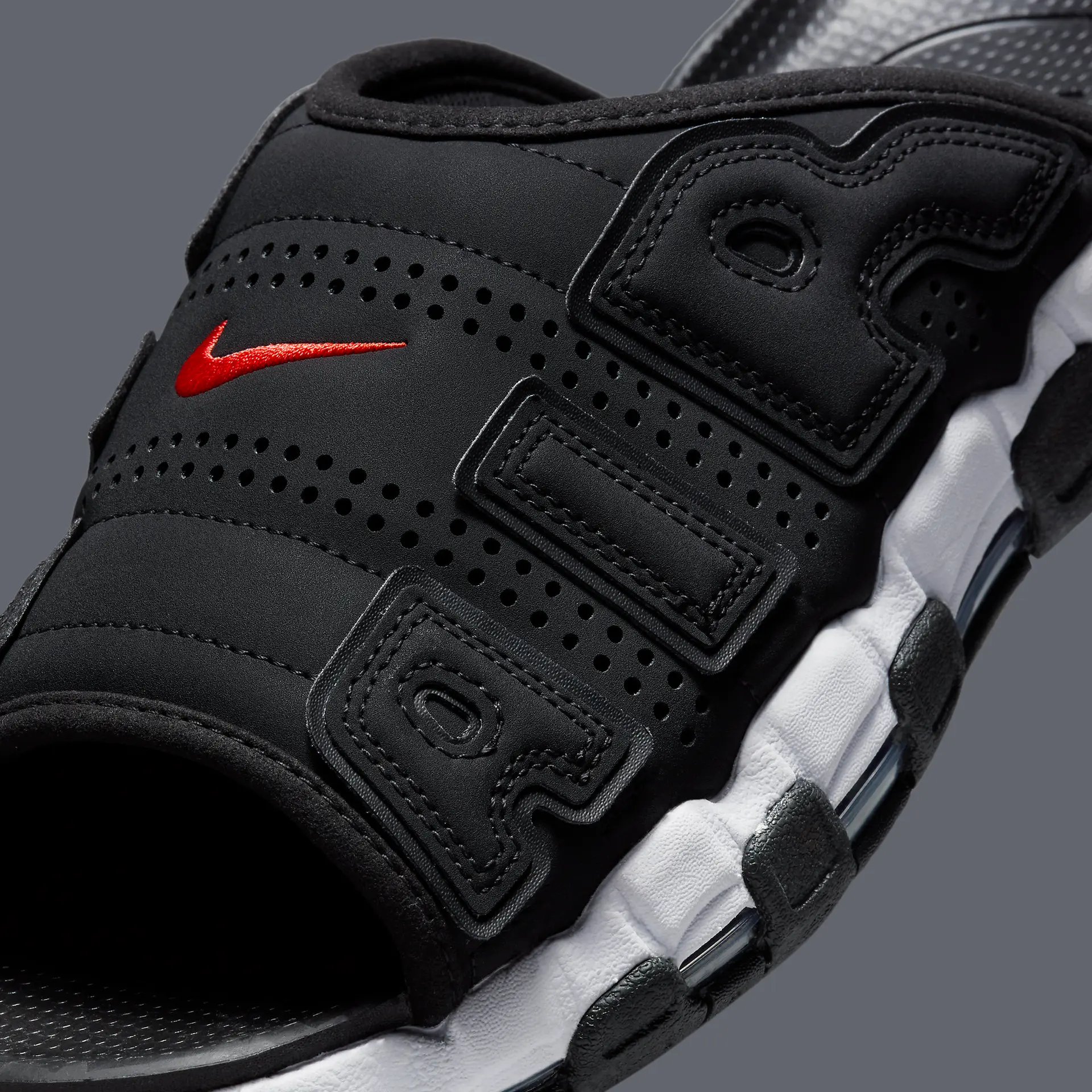 【2024年 2/5 発売】ナイキ エア モア アップテンポ スライド “ブラック/インフラレッド” (NIKE AIR MORE UPTEMPO SLIDE “Black/Infrared”) [FJ2708-001]